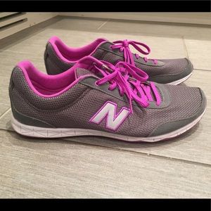 New Balance women’s sneakers